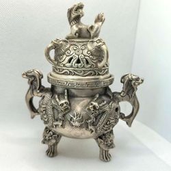 Antique-Style Incense Burner Collectible for Home Decor。