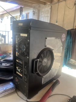 Cyber Power Gaming PC With Keyboard And Roku Tv 