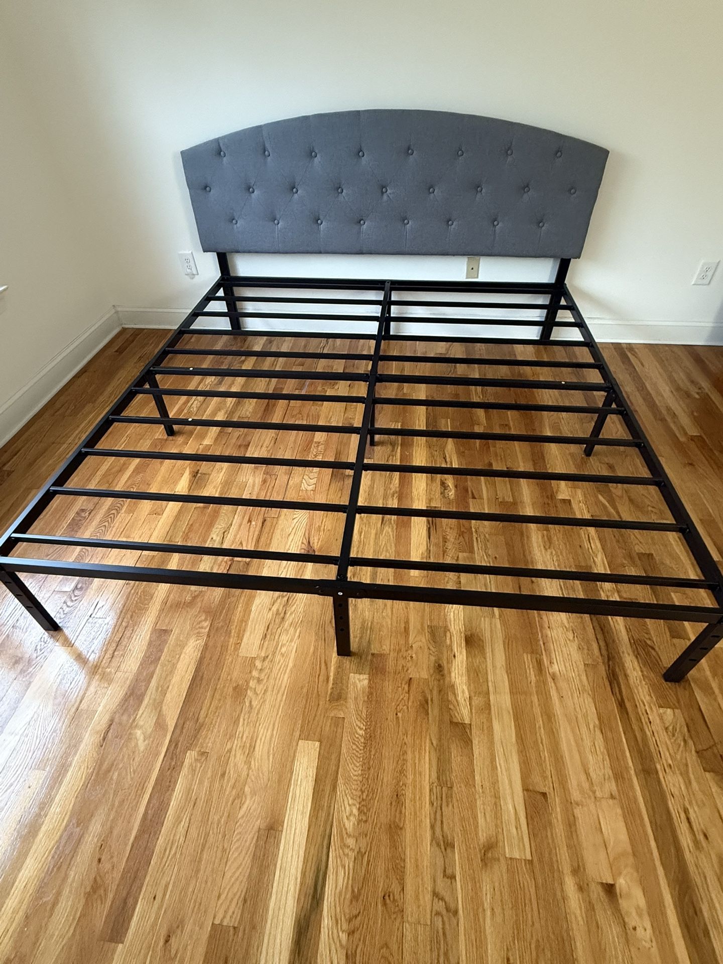 King Size Bed Frame With Diamond Tufted Upholstered King Headboard with USB