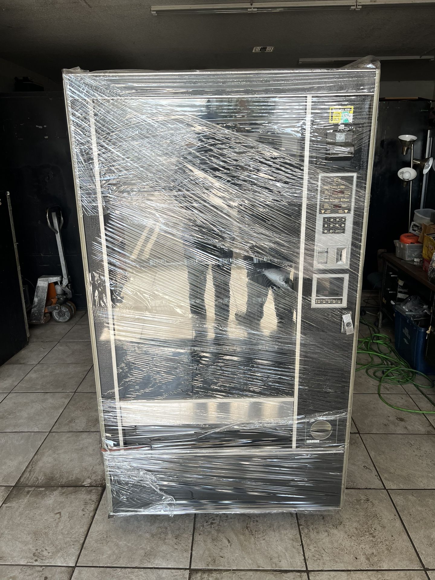 Rowe 4900 Snack Vending Machine – 35 Selections + 5 Gum, $1 Bill Acceptor & Coin