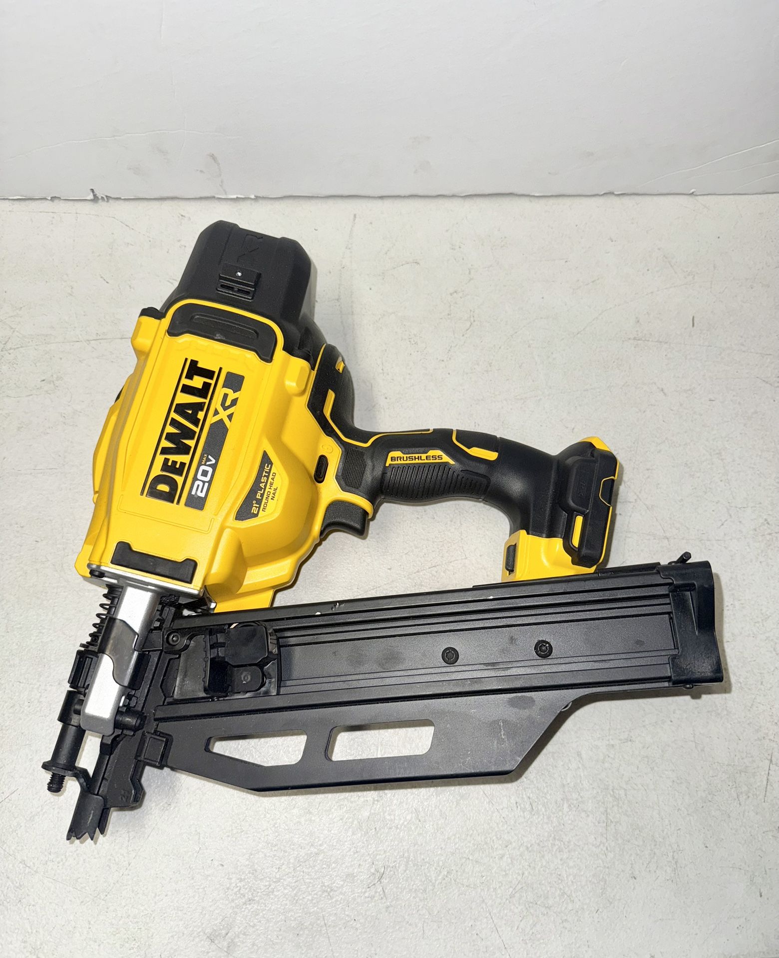 Dewalt DCN920 20v Battery Cordless 21-Degrees 2”-3-1/2” Nails Plastic Collated Framing Nailer Nail Gun Tool New