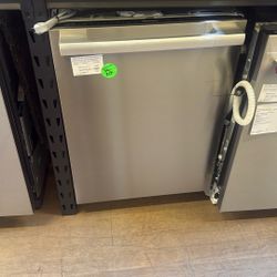 Miele Dishwasher 24” 