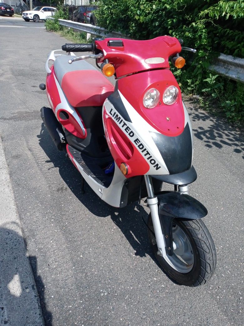 2011 Zheijiang Jmstar 2 Stroke Scooter Read Ad Plz