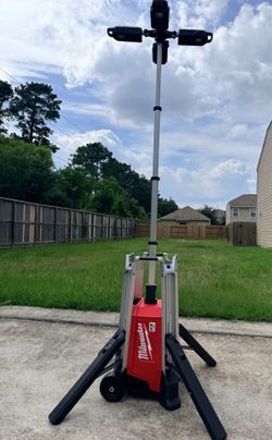 MILWAUKEE MX FUEL ROCKET TOWER LIGHT