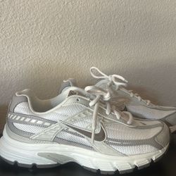 Nike Initiator Size 7 Women’s   