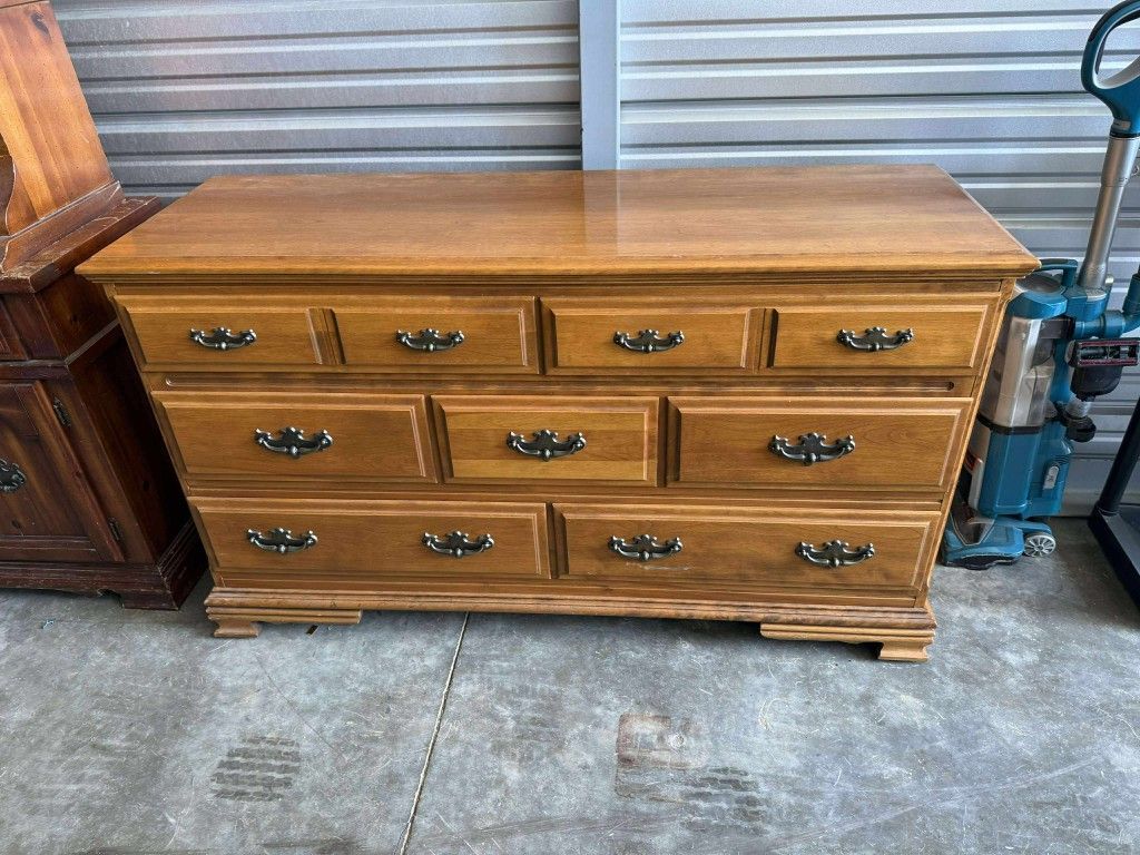 Dresser With Mirror