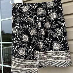 liz claiborne Petite Black & White floral size 8 Wraparound Skirt ( waist:42”)