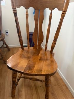 set of 4 solid wood dining chairs – great condition