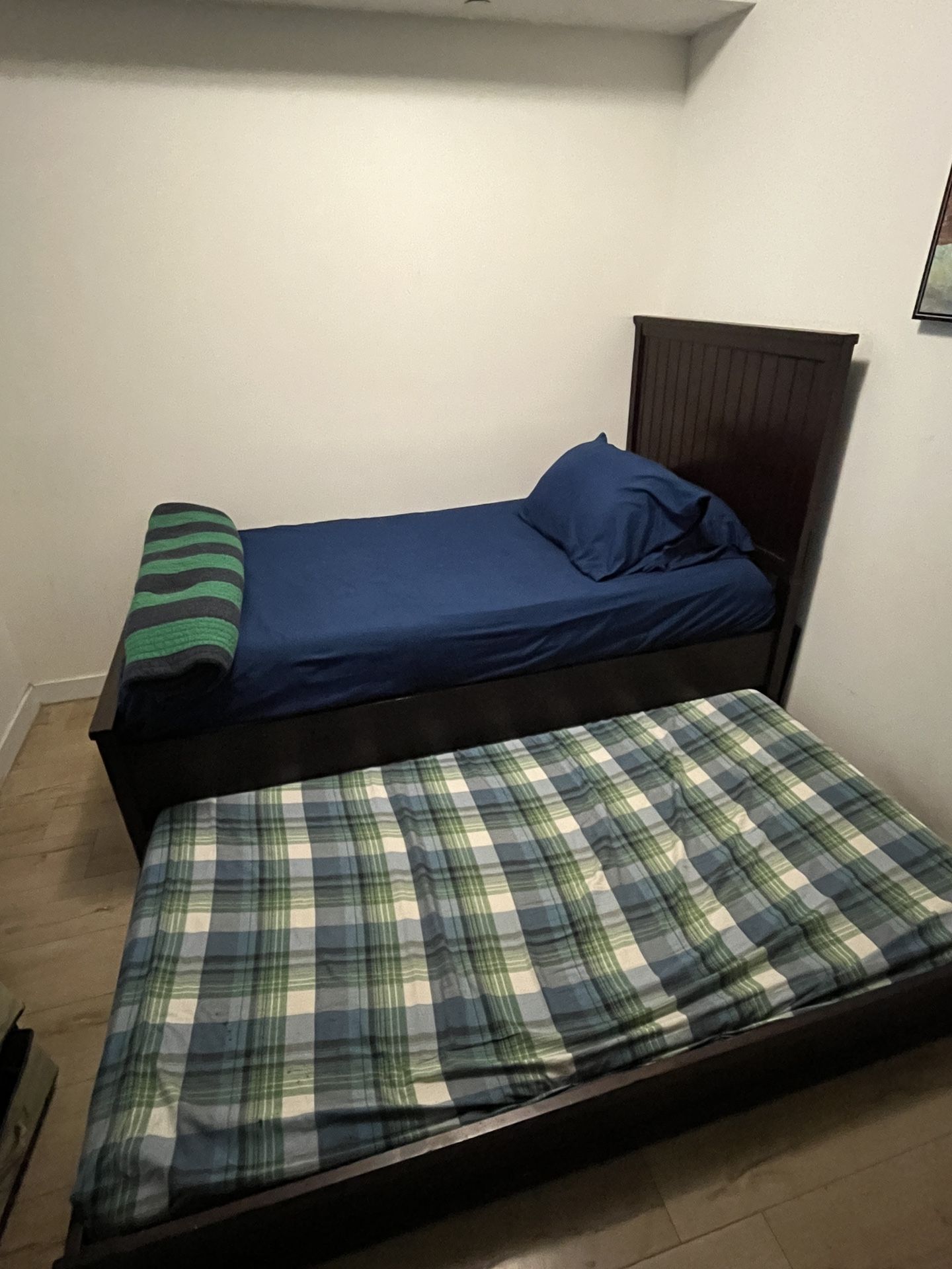 Full Size Bed With Extra Mattress 