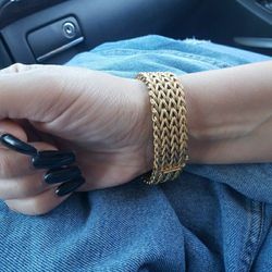 14k Gold Bangle Bracelet 