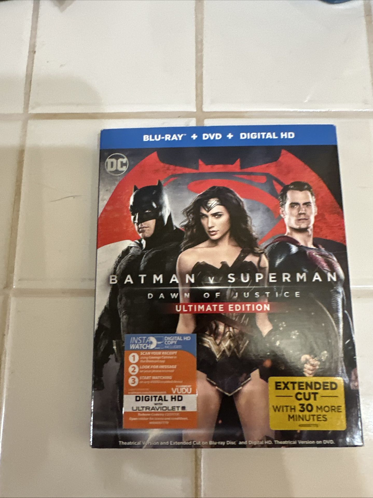 Batman v Superman Dawn of Justice Ultimate Edition (BluRay +DVD + Digital Code)