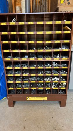 Bolt bin 80 bins with hardware 350$
