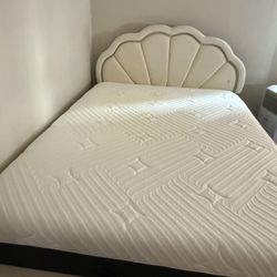 Full Bed with Mattress