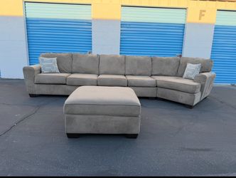 Beige Sectional Couch With Storage Ottoman 🚚🚛 Free Delivery 🚚🚛