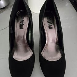 Beautiful Black Pumps *Kenneth Cole* $32