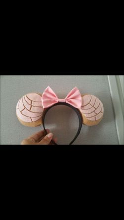 Disneyland minnie ears concha