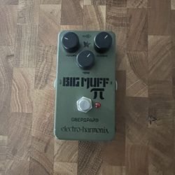 Electro Harmonix Green Russian Big Muff Fuzz Distortion Sustainer Guitar Pedal Effects Unit