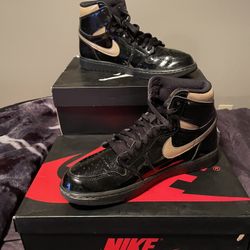 Jordan 1 Retro High Black Metallic Gold