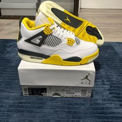 Jordan 4 Retro Vivid Sulfur New Never Worn Nike