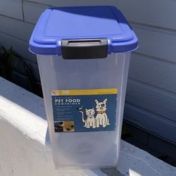 IRIS 30oz WeatherPro Airtight Dog, Cat, Bird & Small-Pet Food Storage Bin (Silver Lake)