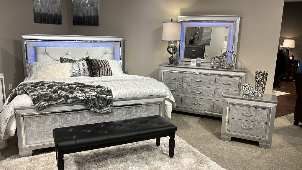 Allura Silver Panel Bedroom Set
Homelegance$10 Down Payment And Financing Available
