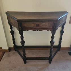 Antique Accent / Parlor Table 