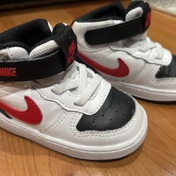 Nike toddler shoes size 6C
