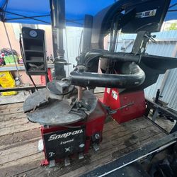 Snap On Tire Changer And balancer, Barely Use In Great Condition. Only Selling Both Machines Together.