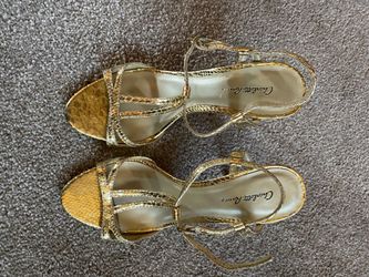 Gold Heels Sz 6, 3” Heel