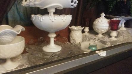 Milk glass collection fenton