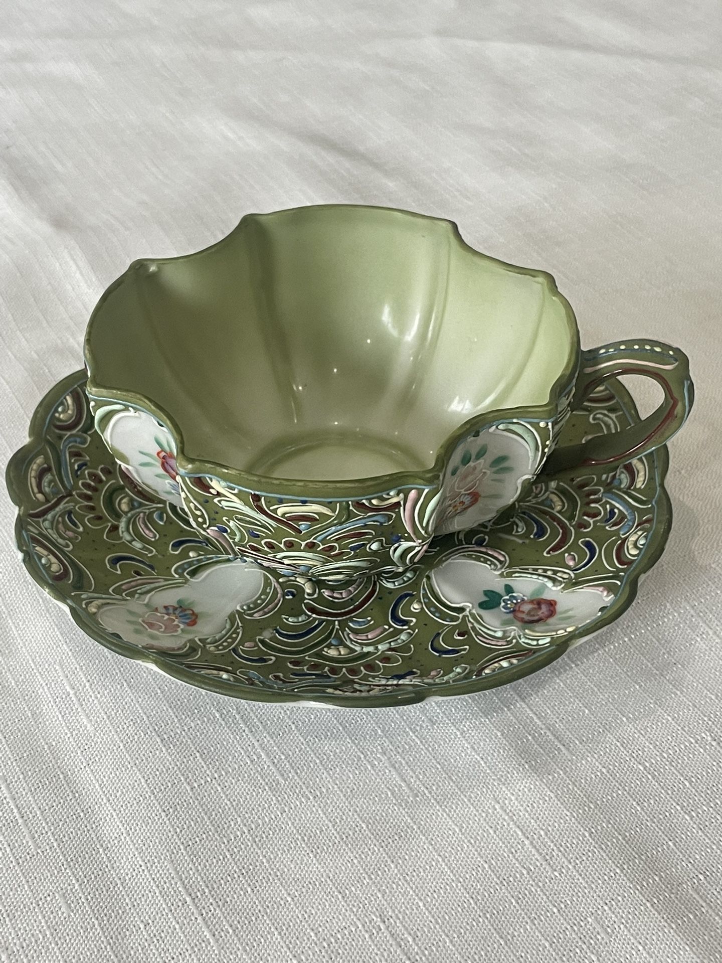 Beautiful Vintage ~ Ardalt ~ Japan Lenwile China Heavy Moriage Teacup & Saucer