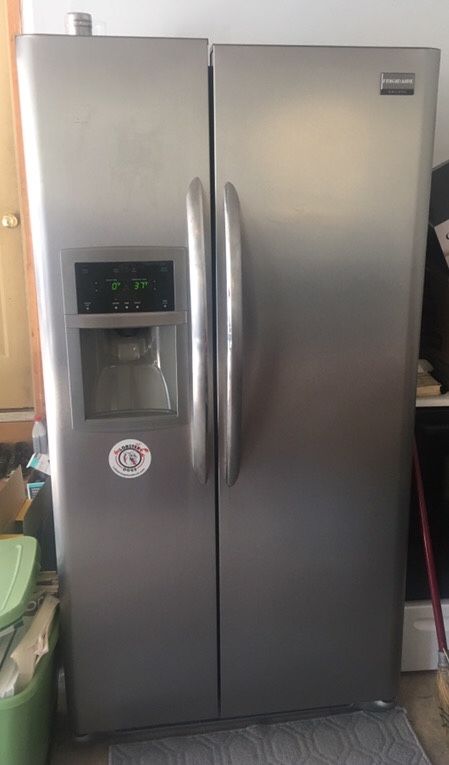 Frigidaire Gallery Smudge Proof Stainless Steel Refrigerator Fridge Excellent Condition
