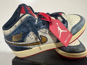 JORDAN ONE MID.  Size 5 (GS)