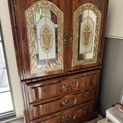 Like New Bedroom Set! 