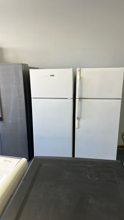 White top freezer fridge