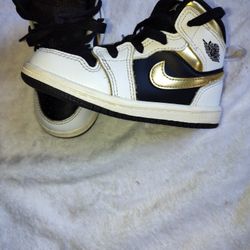 Nike Air Jordan 1 Retro Gold Black White 