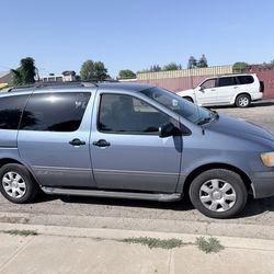 2000 Toyota Sienna