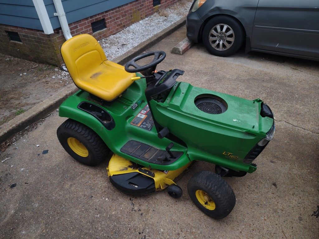John Deere LT 160
