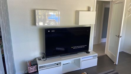 Entertainment center