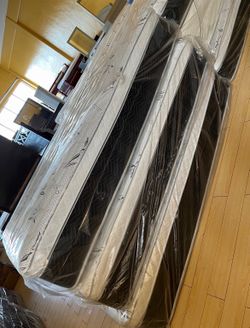 Twin size pillow top mattress