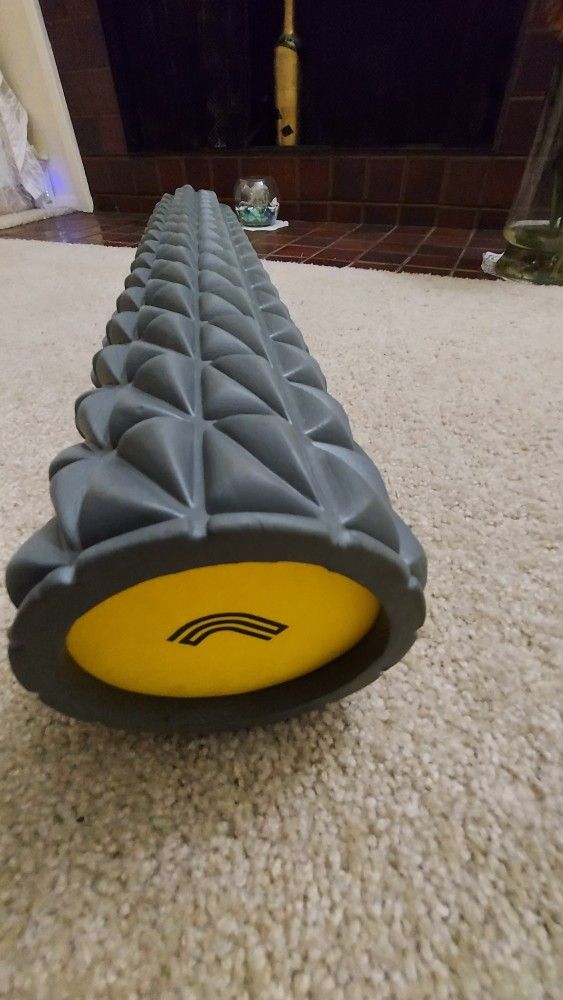 Extra firm, deep tissue massage Prima Lole Foam roller made of high density EVA foam, comes with 2 Inner Cores Supports 440lbs