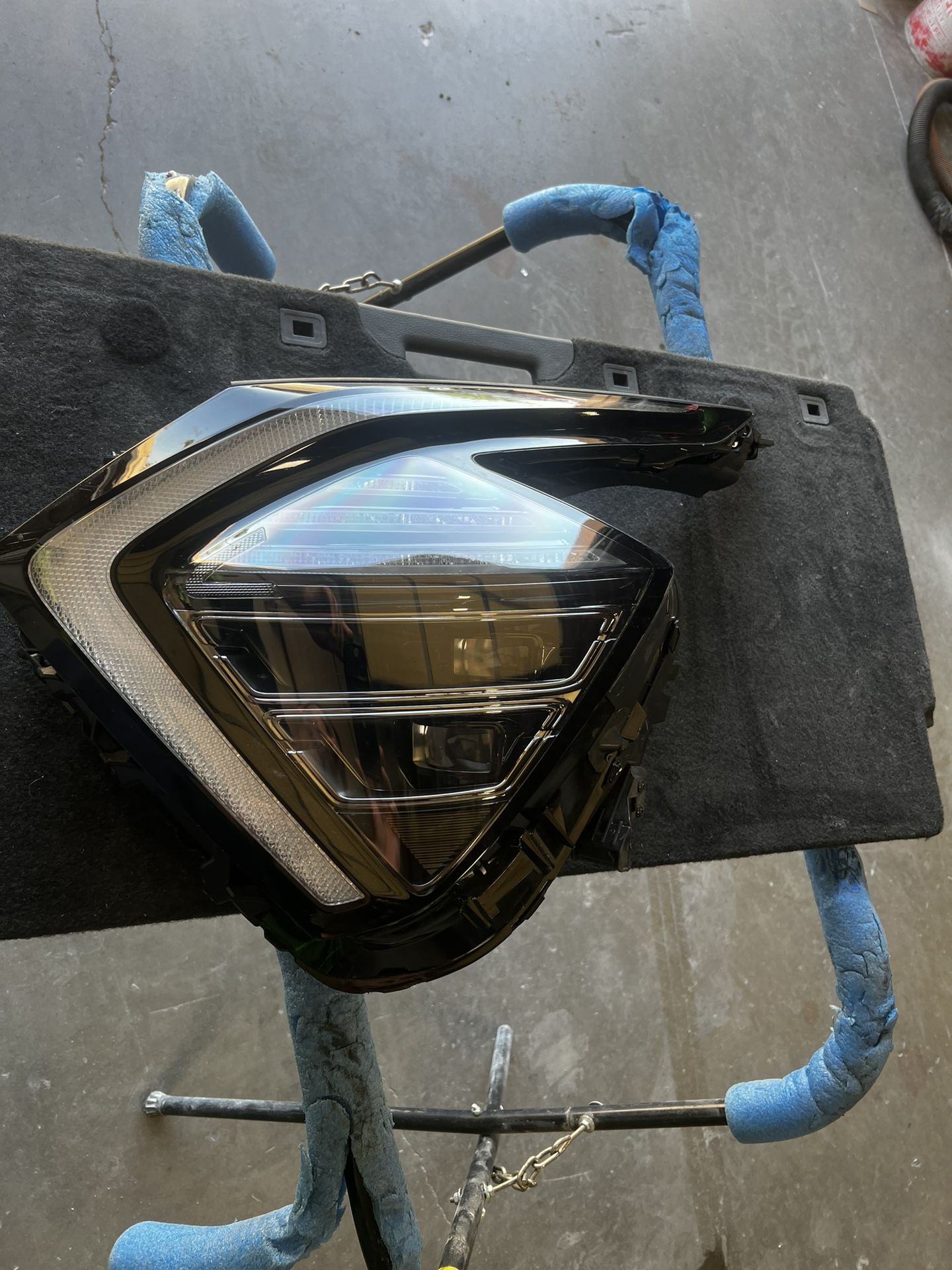 23/24 Kia Sportage Left Headlight Oem