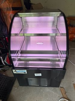 Avantco 224BHAC28 28” Horizontal Open Air Merchandiser Grab-and-Go Cooler | 2023 The unit works 💯 and it’s in great shape ! $1,200