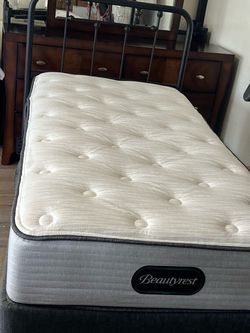 Beautiful twin size bed
