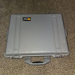 Pelican 1600 Camera Case With Foam (Silver