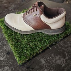 Golf Shoes Etonic Lite 9M with extra spikes.