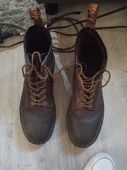 DR MARTENS BOOTS