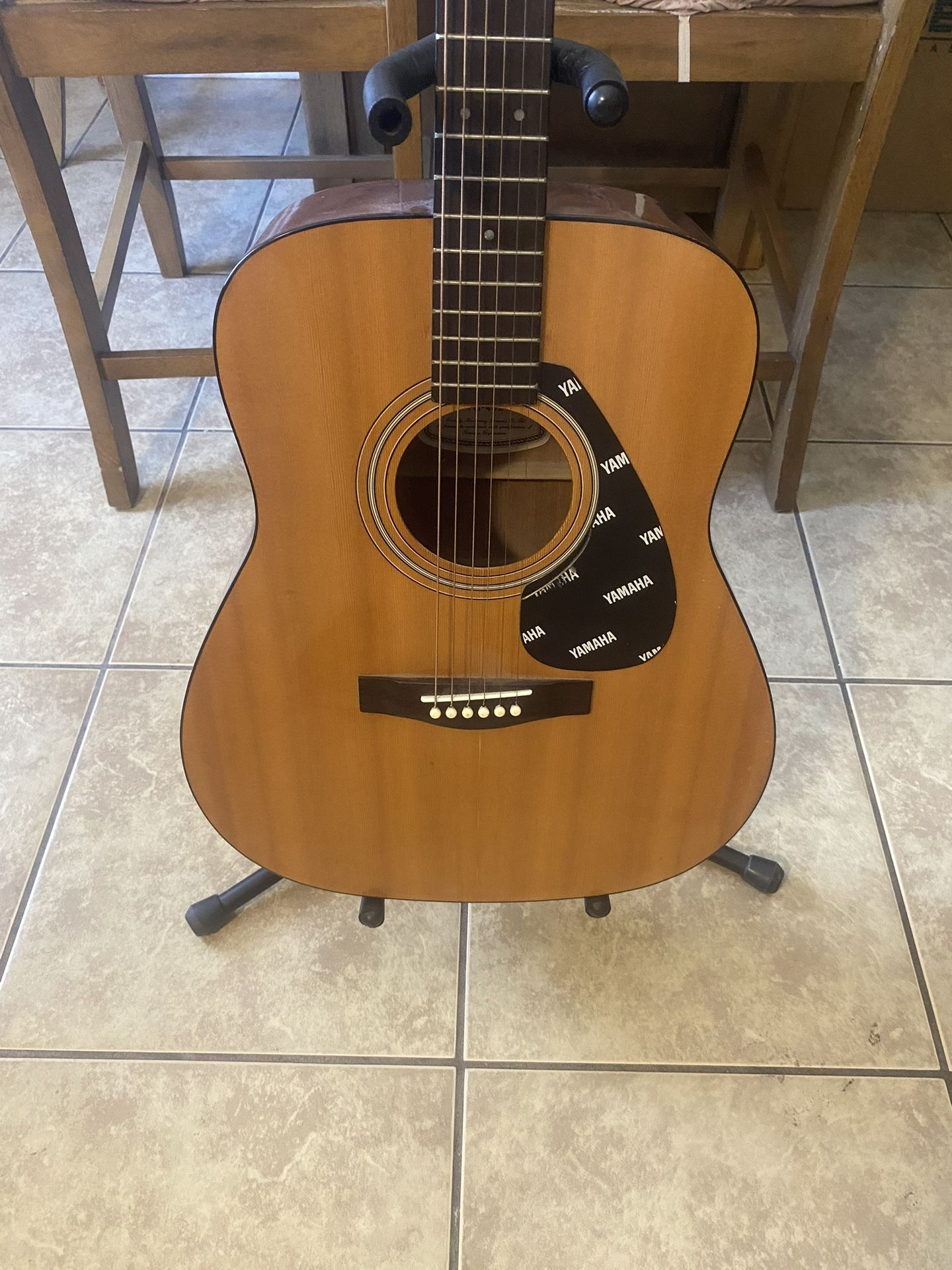 Yamaha FG-402 Guitar
