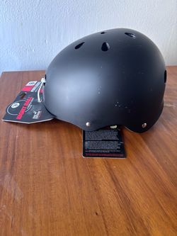 Eight Ball 8+ youth helmet