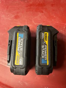 2 batteries dewalt power stack